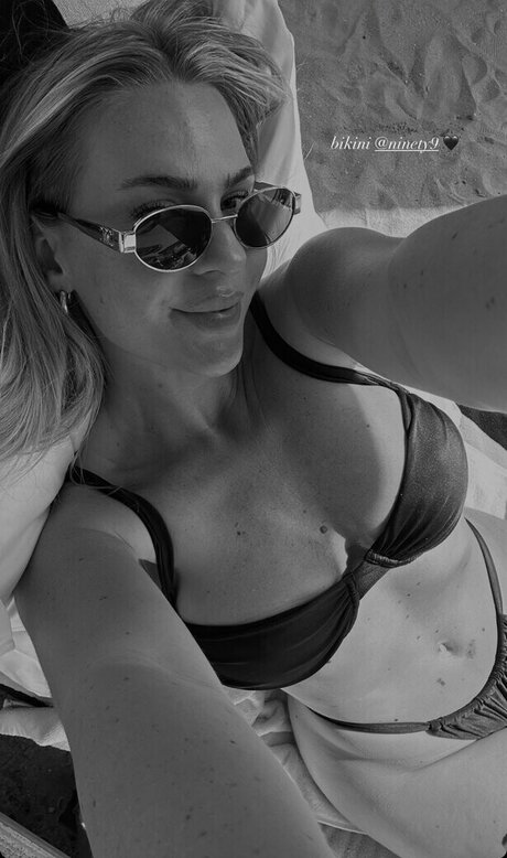 liv yah naked model galleries