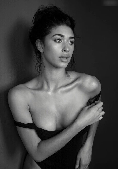 Shayna Senior model top photos