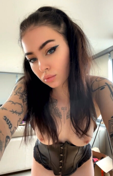 naked hugs aka Sam pornstar exclusive img