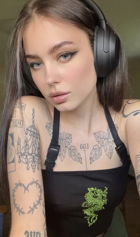 naked hugs aka Sam free actress photos