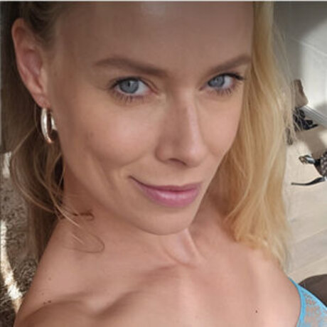 Nina Thomas erotic model gallery