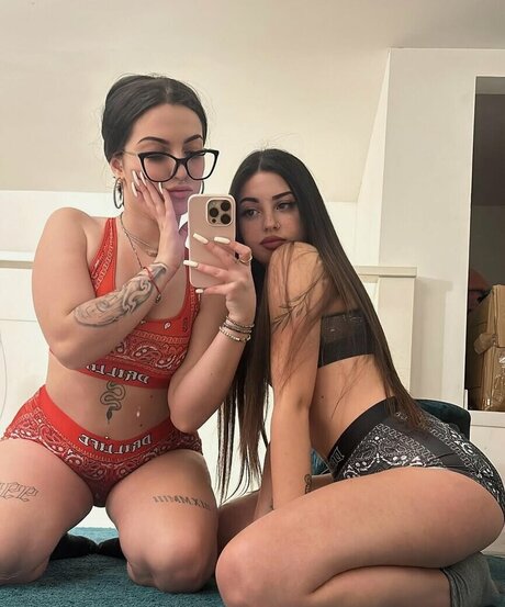 Luna Bufo model porn archive