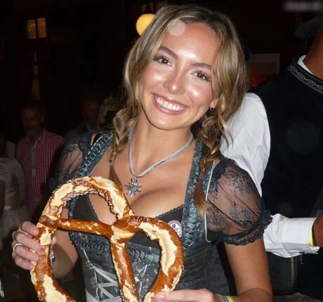 BrieWallz model pornographic photo