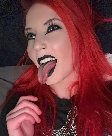 Carrie Cannie pornographic model image