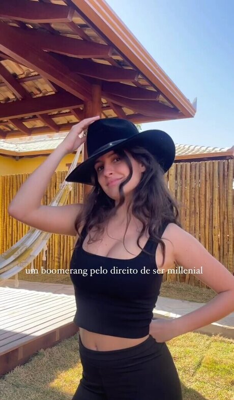 Amanda De Godoi pretty star img