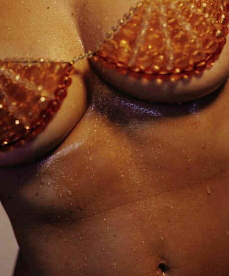 Amanda De Godoi star pretty pics