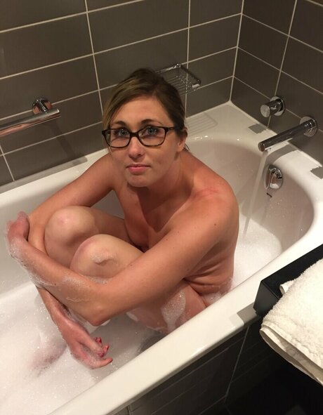 catraises adult actress gallery