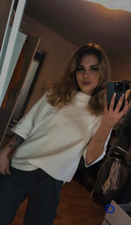 Elsa Wei enbach art model photo