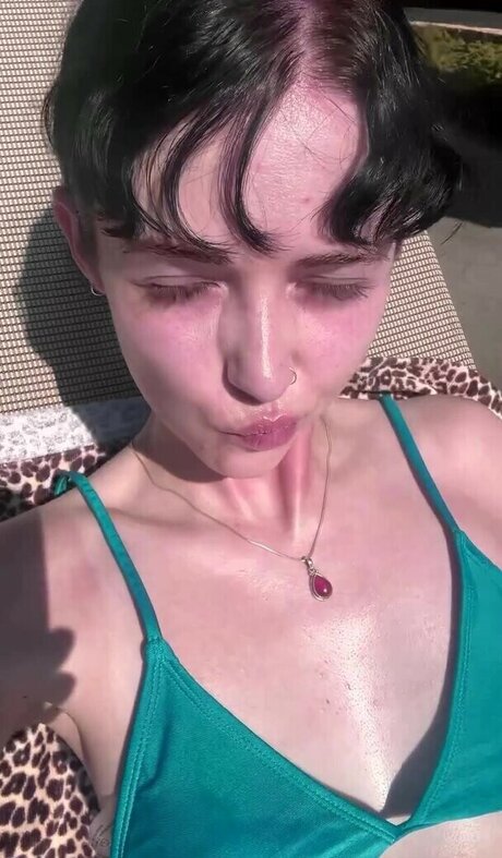 Holly Laing free pornstar photos