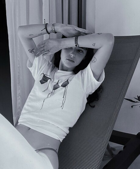 Holly Laing star erotic img