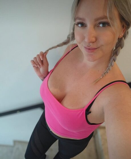 Milas Dream sexy star images