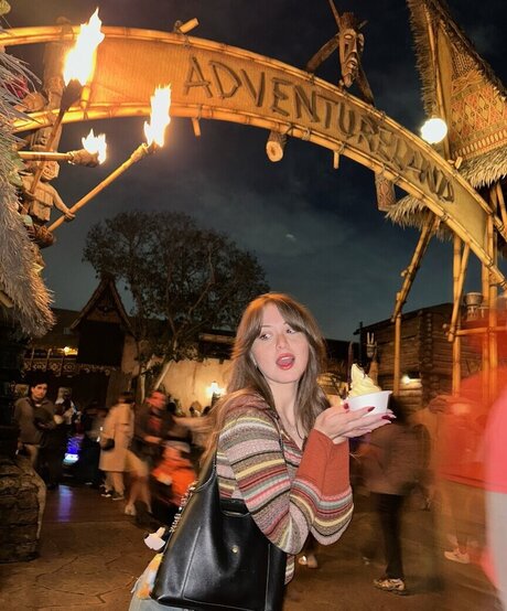 Liss The Lass art model photo