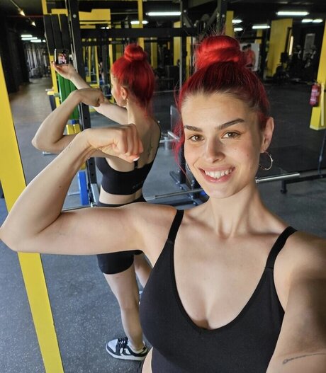 anna gazanis model high quality image