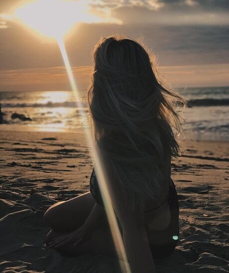 KellyMissesvlog nude actress photo