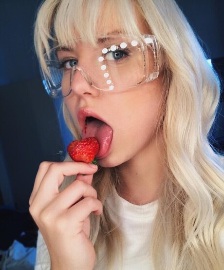 asian ladyboy onlyfans sex pic