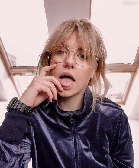 KellyMissesvlog beautiful actress gallery