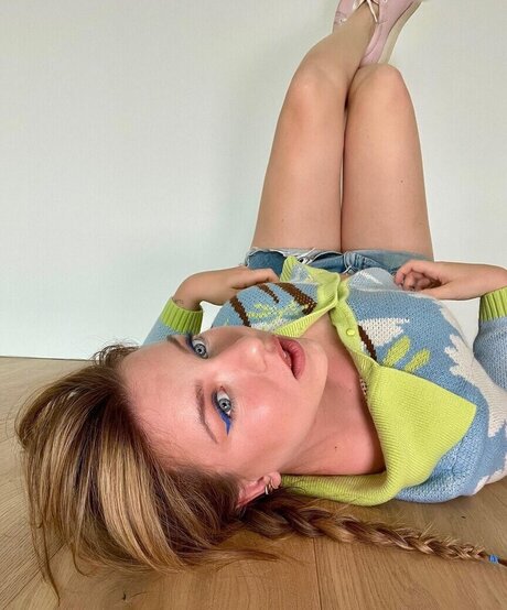 KellyMissesvlog naked actress images