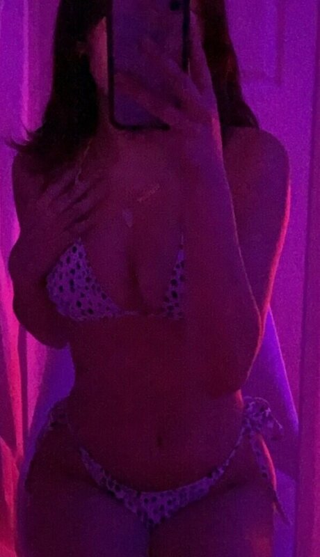 Emilykr0pp exclusive model photo