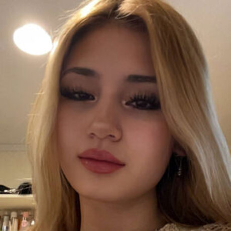 Emilykr0pp model nice img