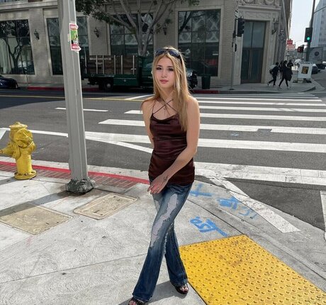 Emilykr0pp pornstar free pics