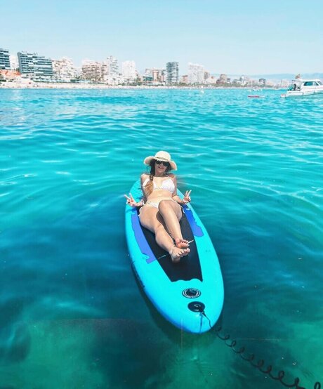 emikukis hot actress image