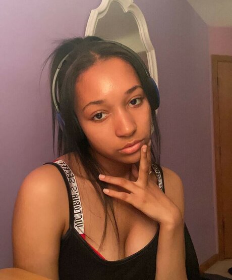 Ari Leigh Brown perfect model picture