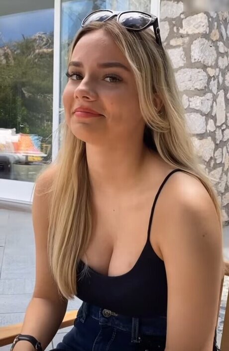 Snipsska erotic model image