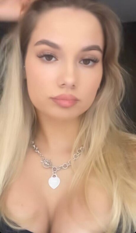 Snipsska model naked photos