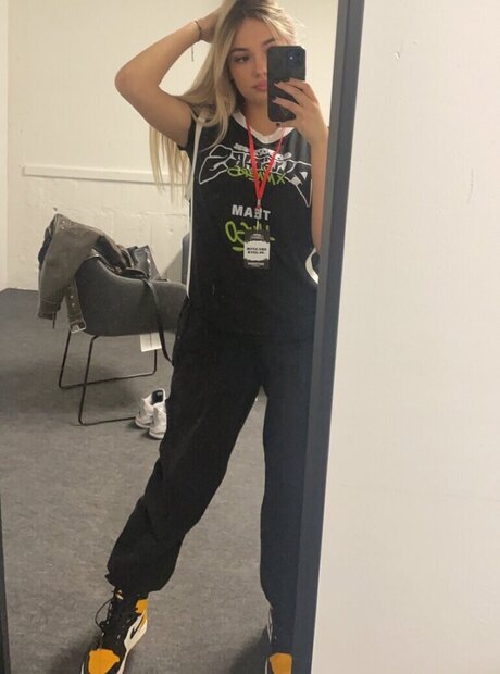 Snipsska exclusive actress archive