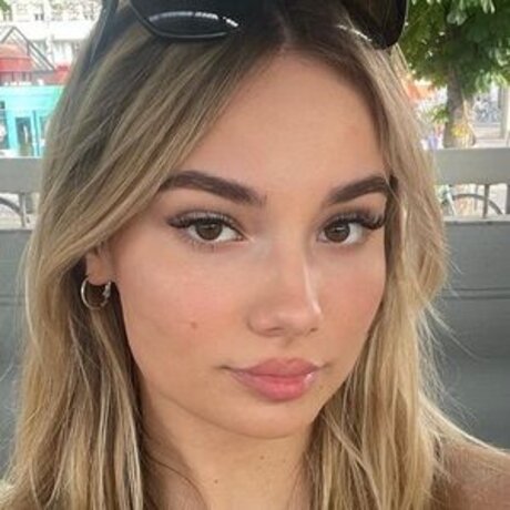 Snipsska model nude images