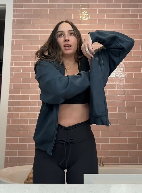 Chloe Gottschalk star exclusive pics