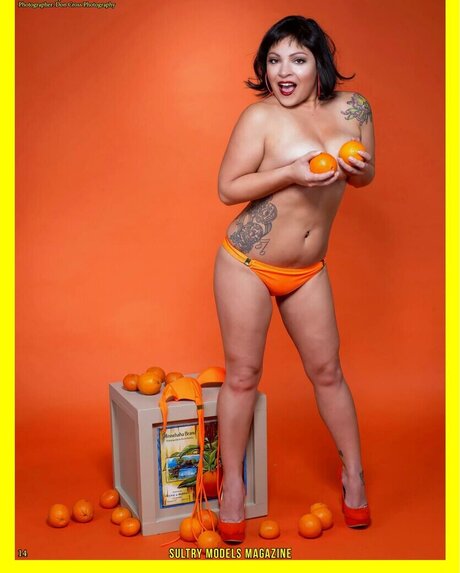 Risa Risque model pretty pics