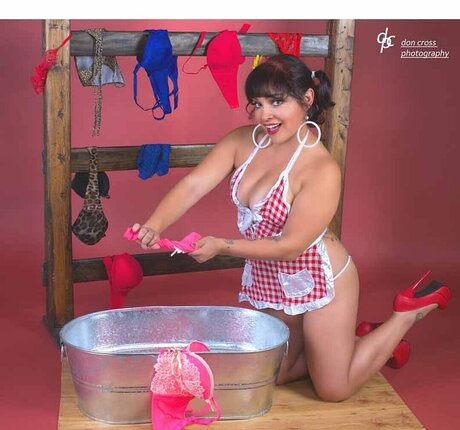 Risa Risque beautiful star gallery