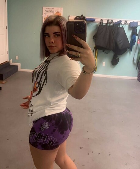 Lexis adale star top picture