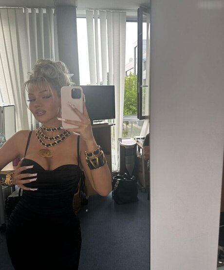 Shirin David exclusive pornstar images