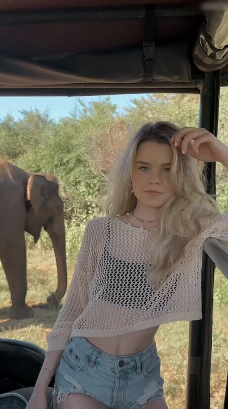 Lea Peach model hot picture