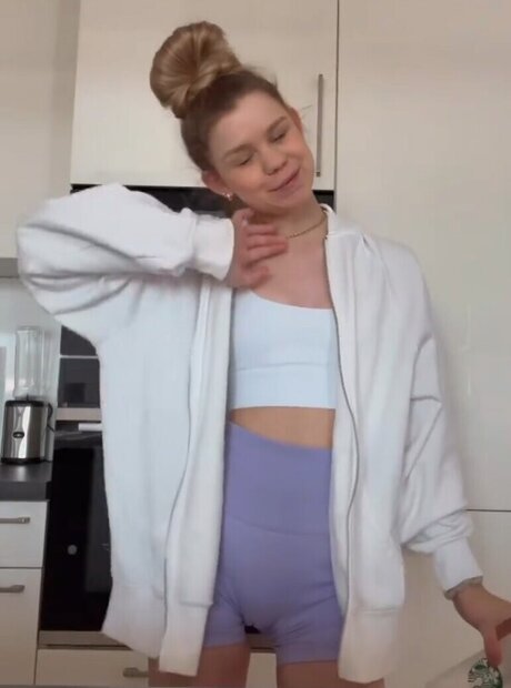 Lea Peach model nice photo