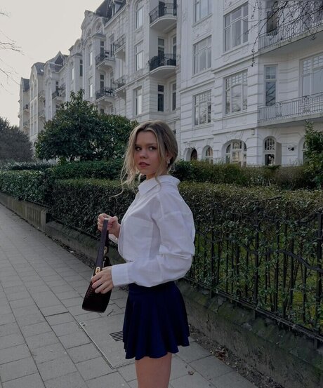 Lea Peach hot actress photos