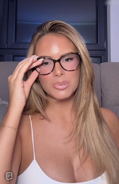 Jasmin Azizam pornstar exclusive photo