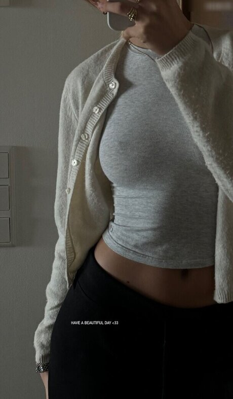 Lili Hamann model pretty photos