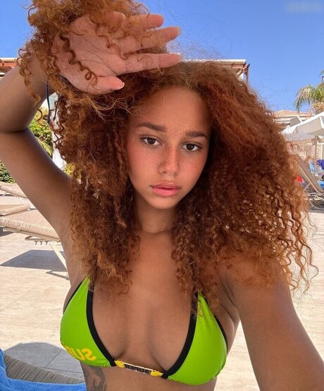 Chevelly star nudes galleries