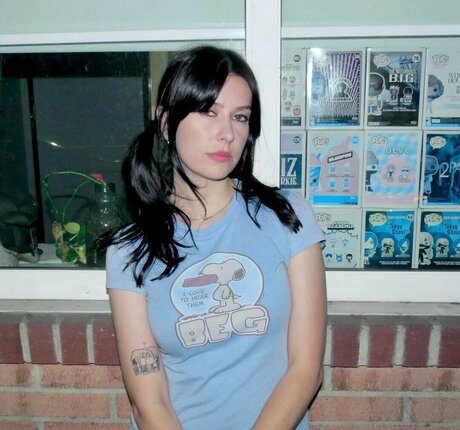 Carly McLellan star pretty pics