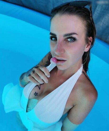 Ciiiindi star hot pics