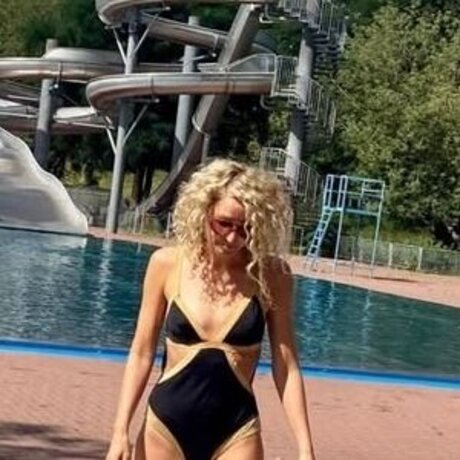 Aline von Drateln model hd image