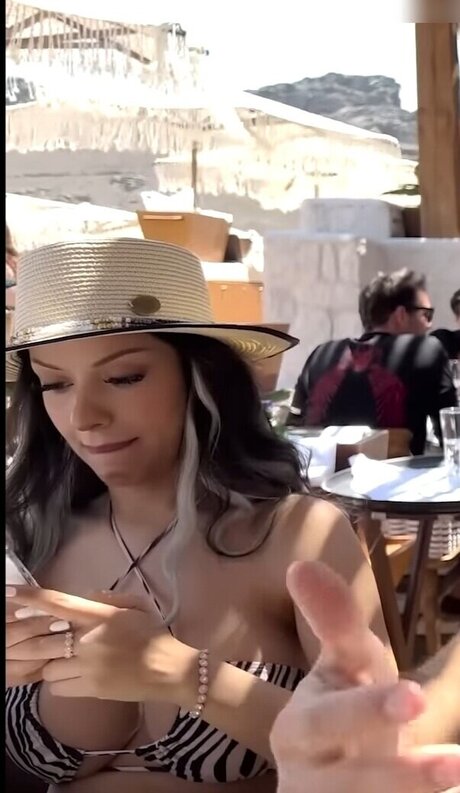 Emily Furz model art galleries