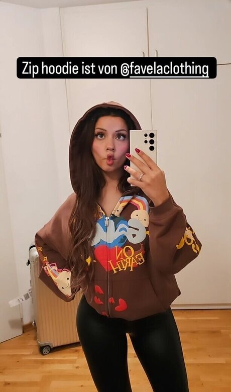 Emily Furz star nude pic