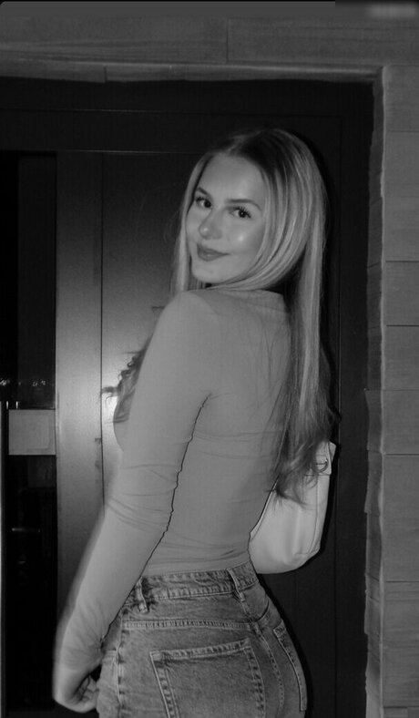 Luisa mnck art pornstar image