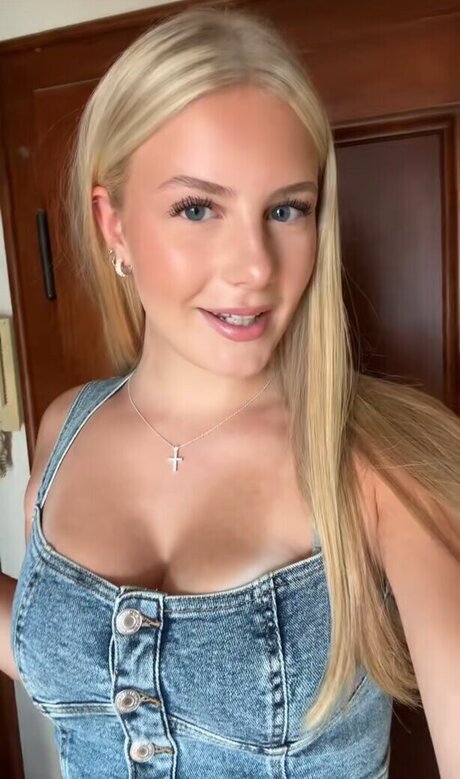 Luisa mnck high quality pornstar pictures