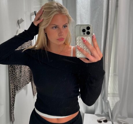 Luisa mnck nude star pictures