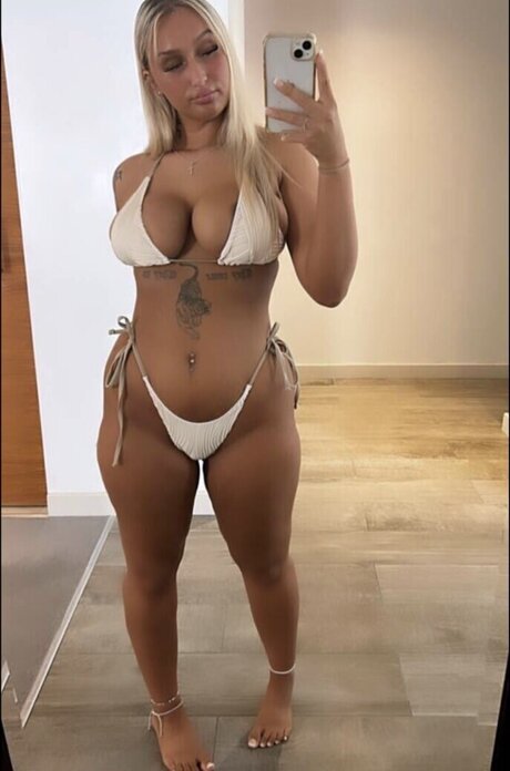 Wer ist sie_ model naked images